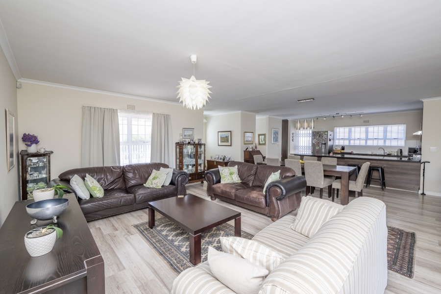 3 Bedroom Property for Sale in Sunningdale Western Cape